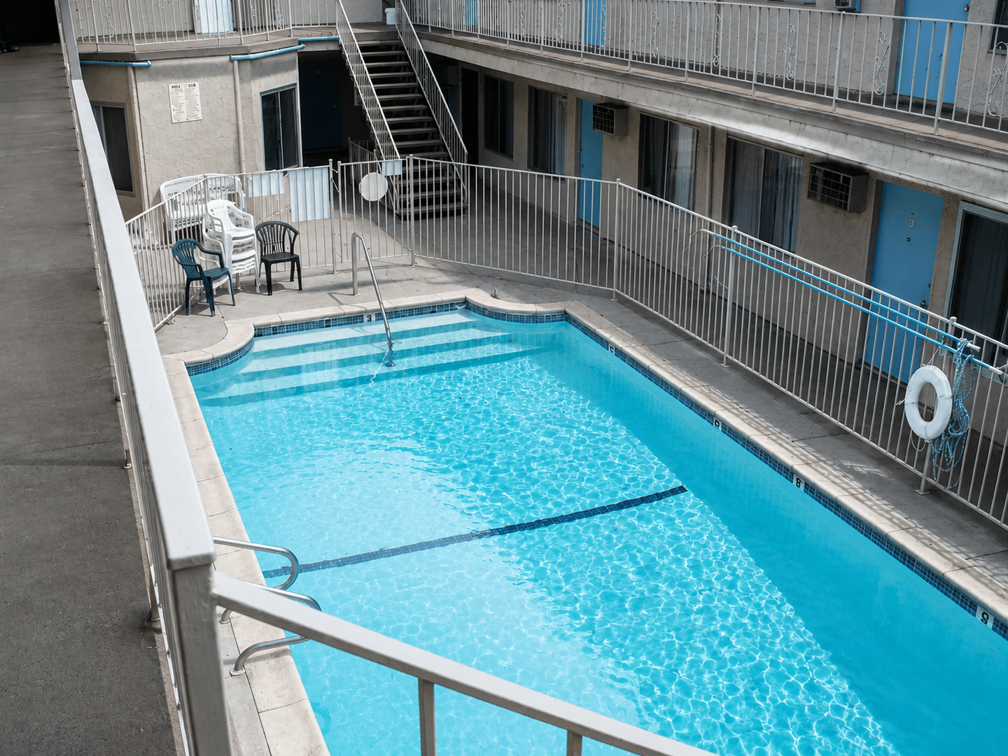 Los Angeles Apartment: 15537 Nordhoff St
