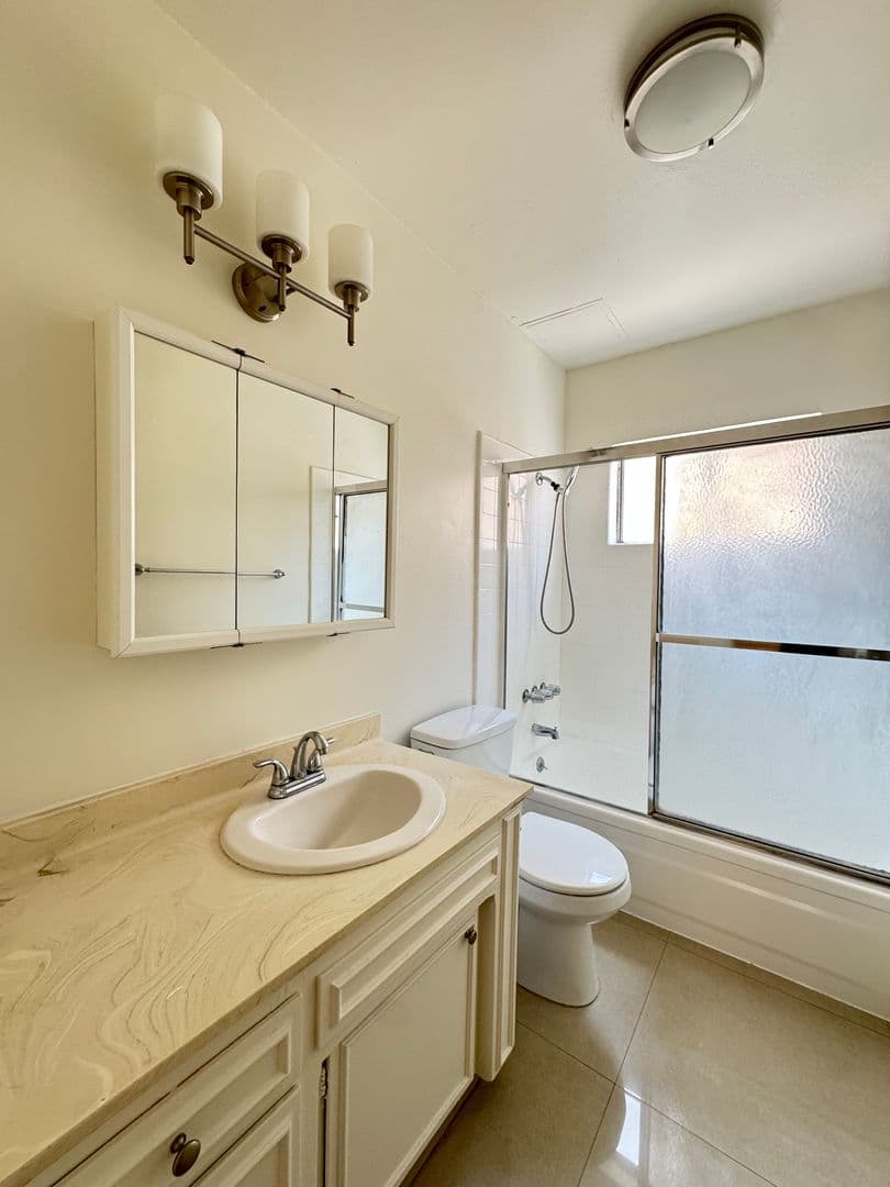 Glendale Apartment: 120 E Chestnut St