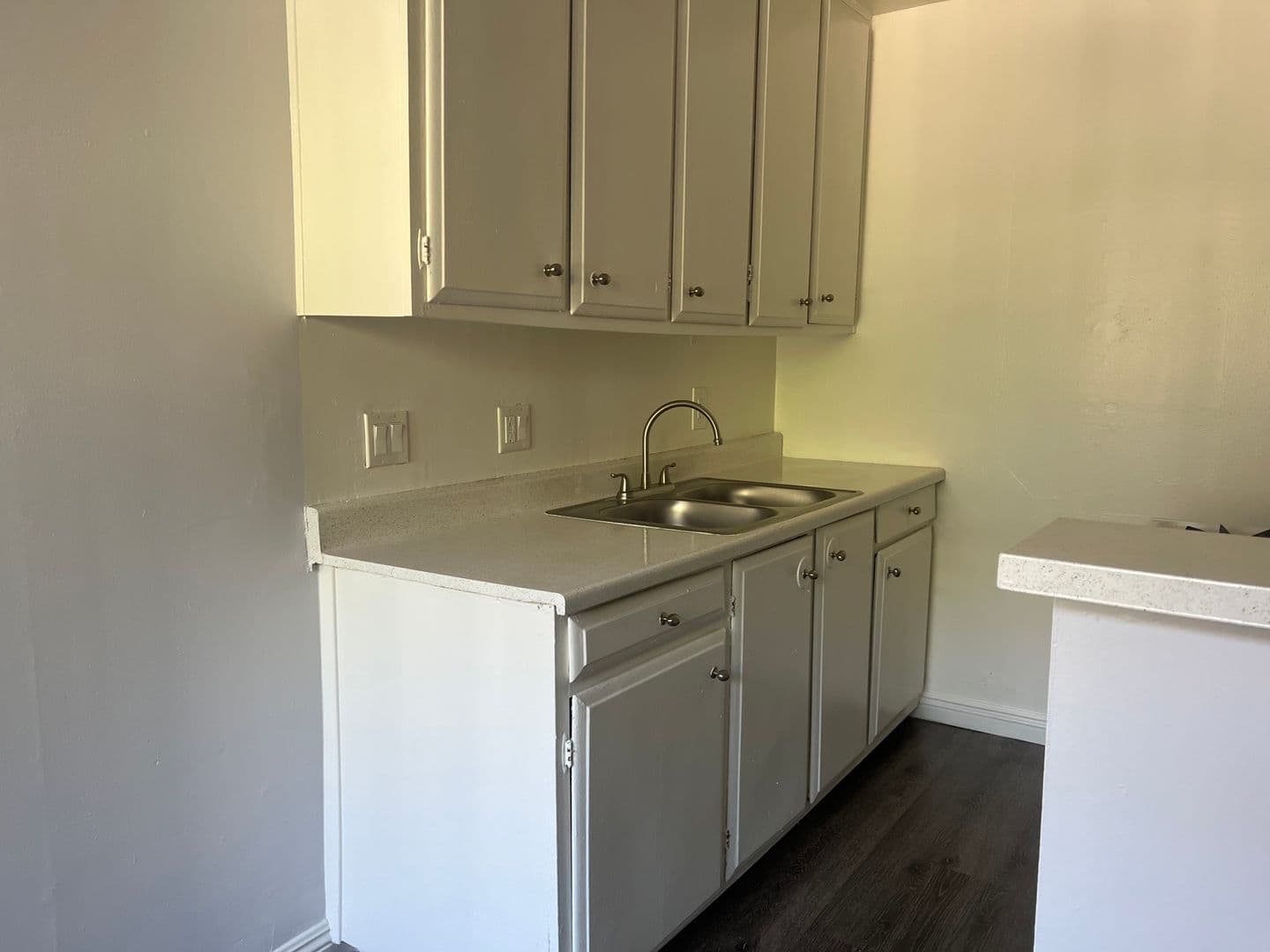 San Fernando Apartment: 650 Glenoaks Boulevard