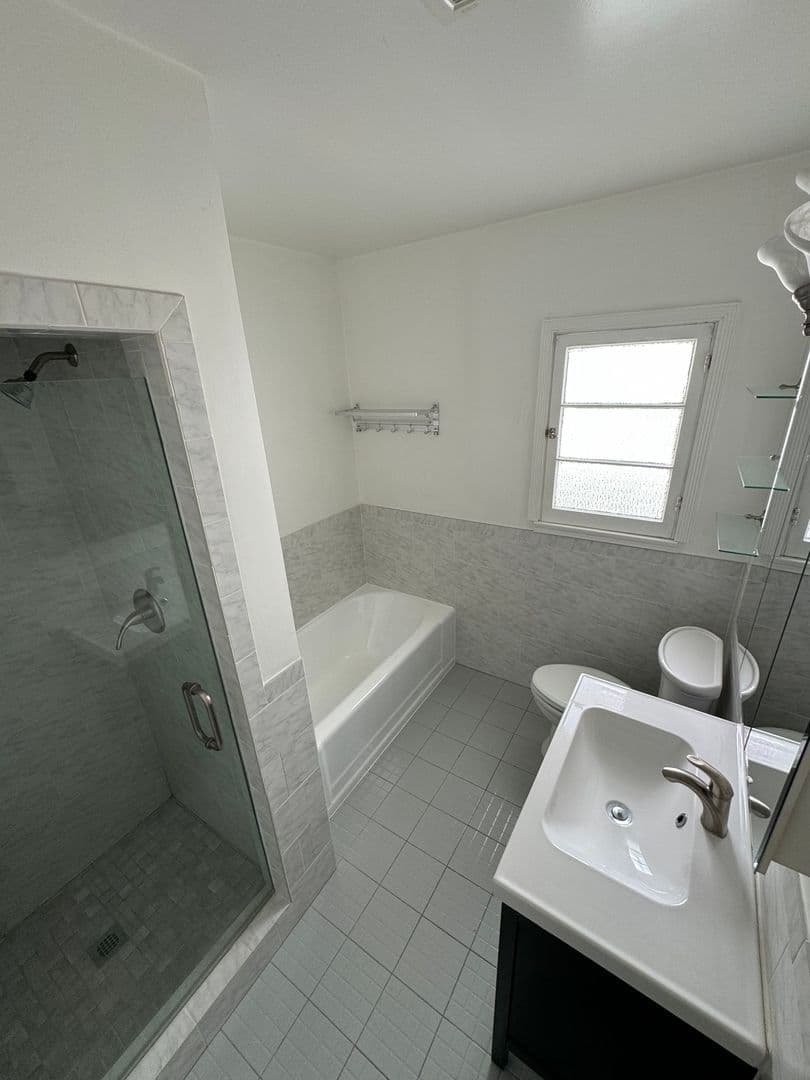 Beverly Hills Apartment: 352 S. Reeves Dr.