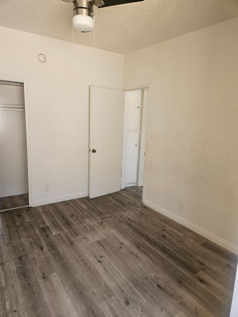 Los Angeles Apartment: 2278 W. Adams Blvd.