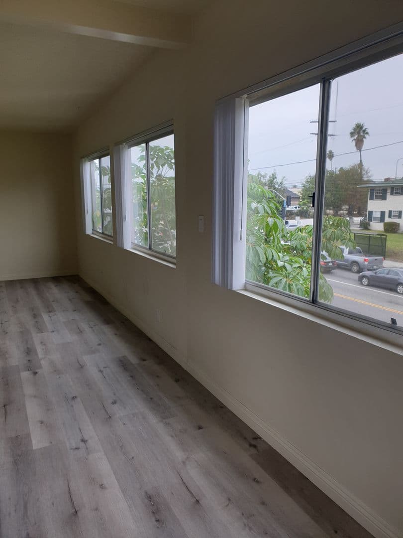 Los Angeles Apartment: 2278 W. Adams Blvd.