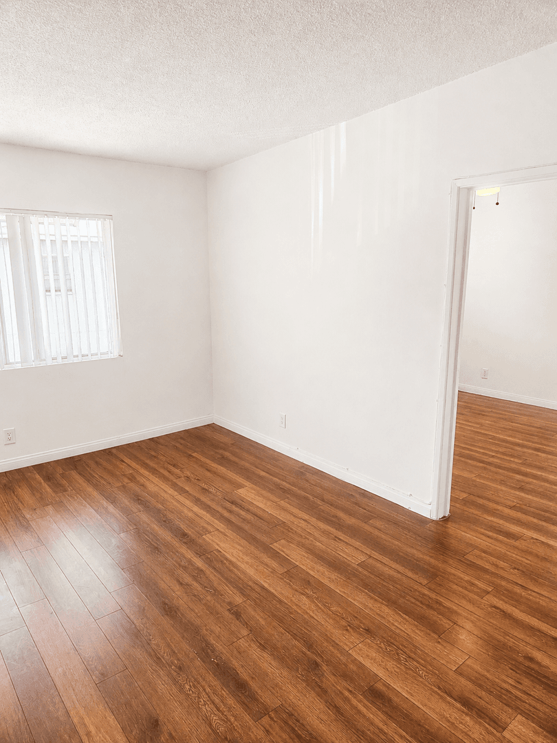 Los Angeles Apartment: 2278 W. Adams Blvd.