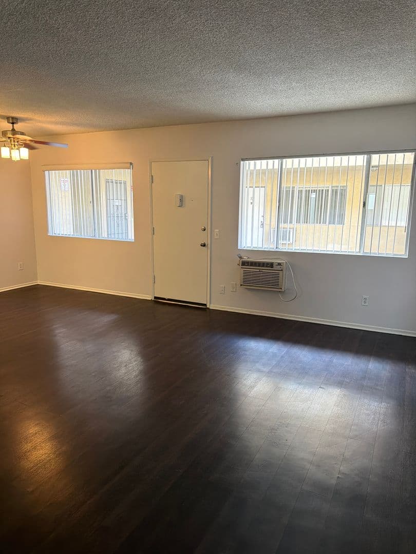 Glendale Apartment: 120 E Chestnut St