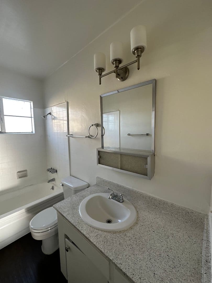 Glendale Apartment: 120 E Chestnut St