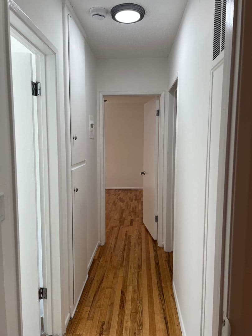 West Hollywood Apartment: 611 N Flores St.