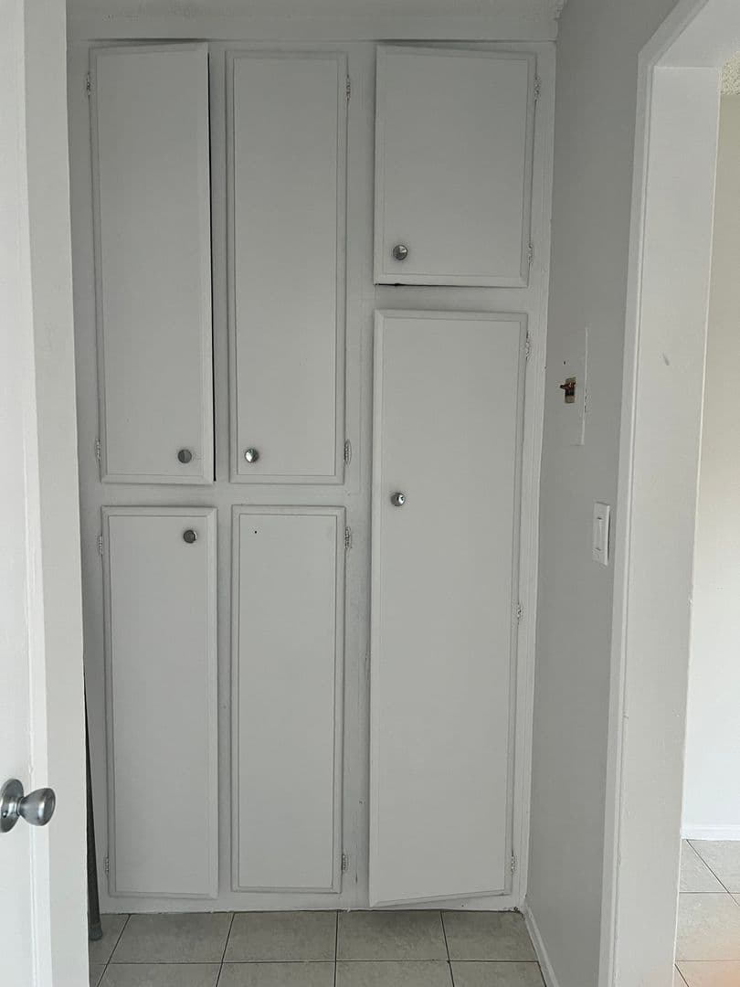 San Fernando Apartment: 650 Glenoaks Boulevard