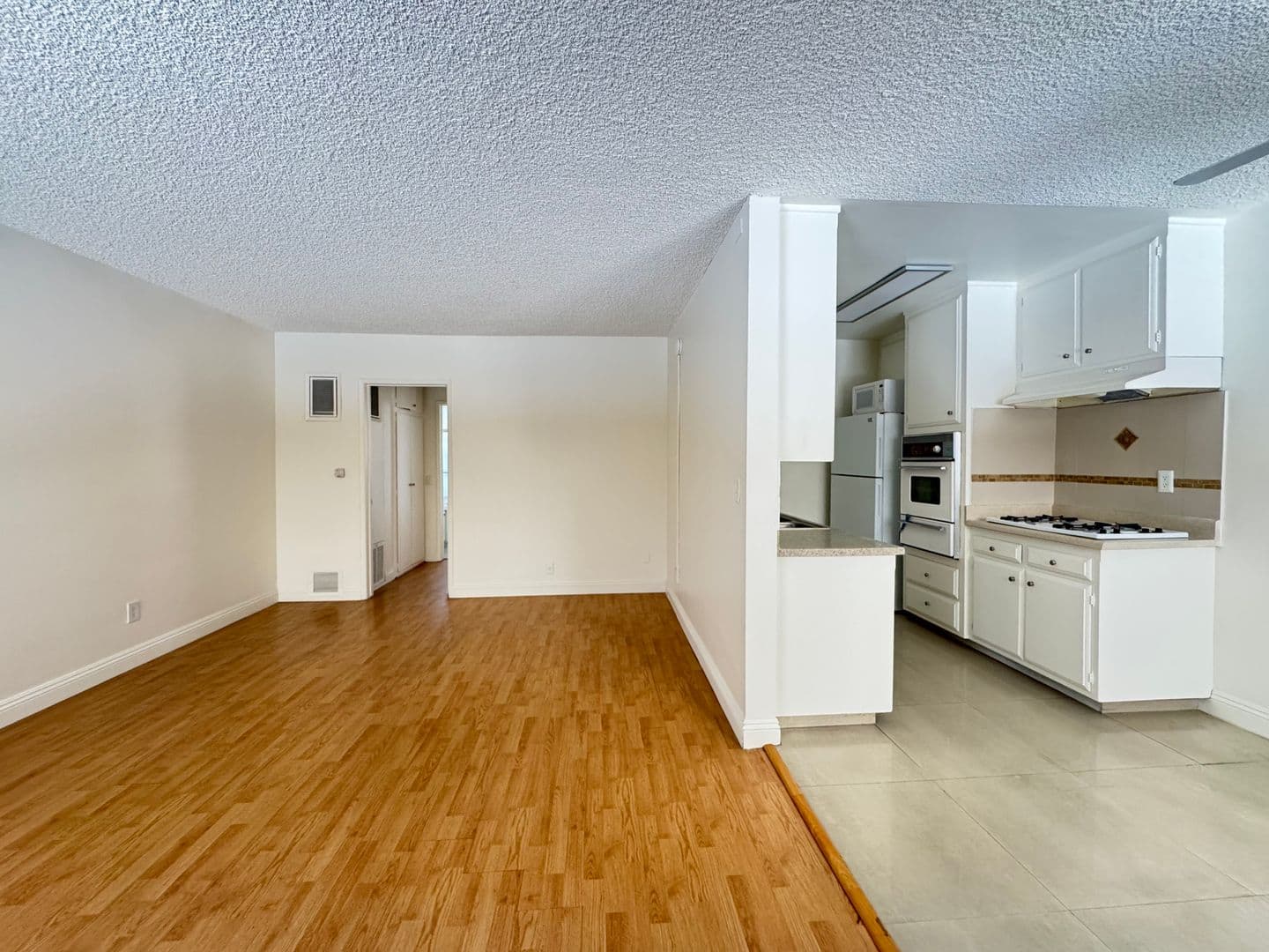 Glendale Apartment: 120 E Chestnut St
