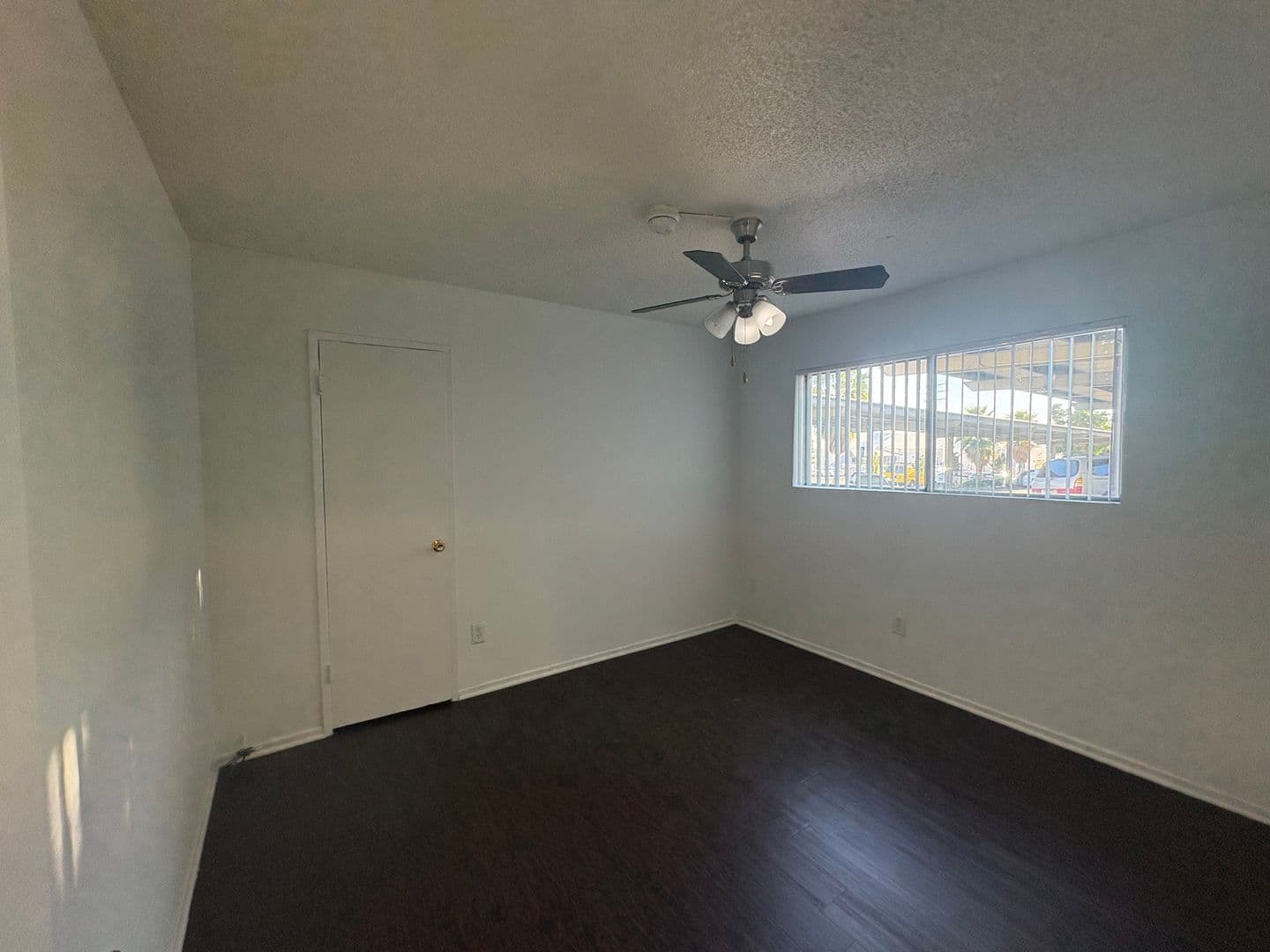 San Fernando Apartment: 650 Glenoaks Boulevard