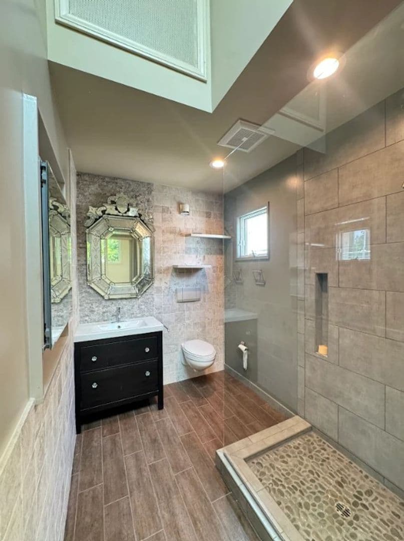Los Angeles Apartment: 751 N. Harper Ave.