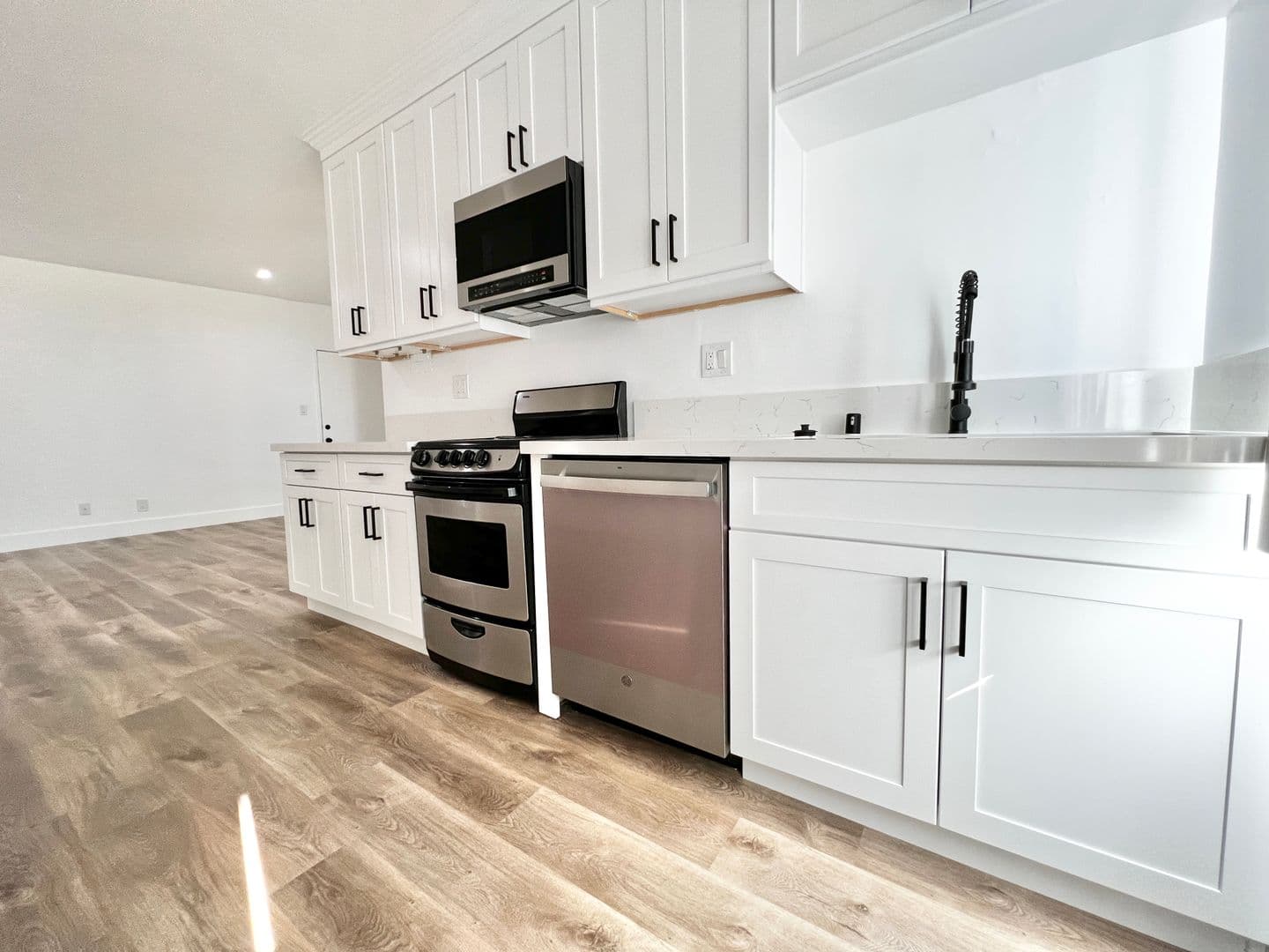 Los Angeles Apartment: 2278 W. Adams Blvd.