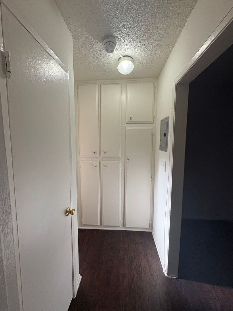 San Fernando Apartment: 650 Glenoaks Boulevard
