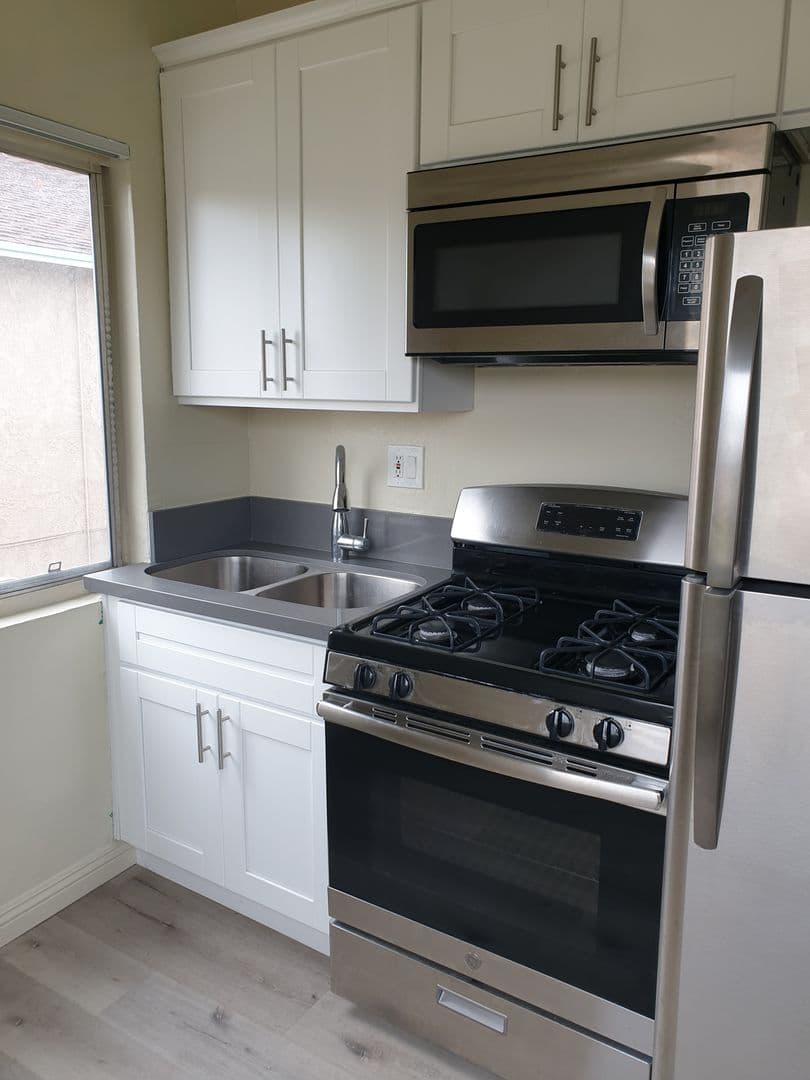 Los Angeles Apartment: 2278 W. Adams Blvd.