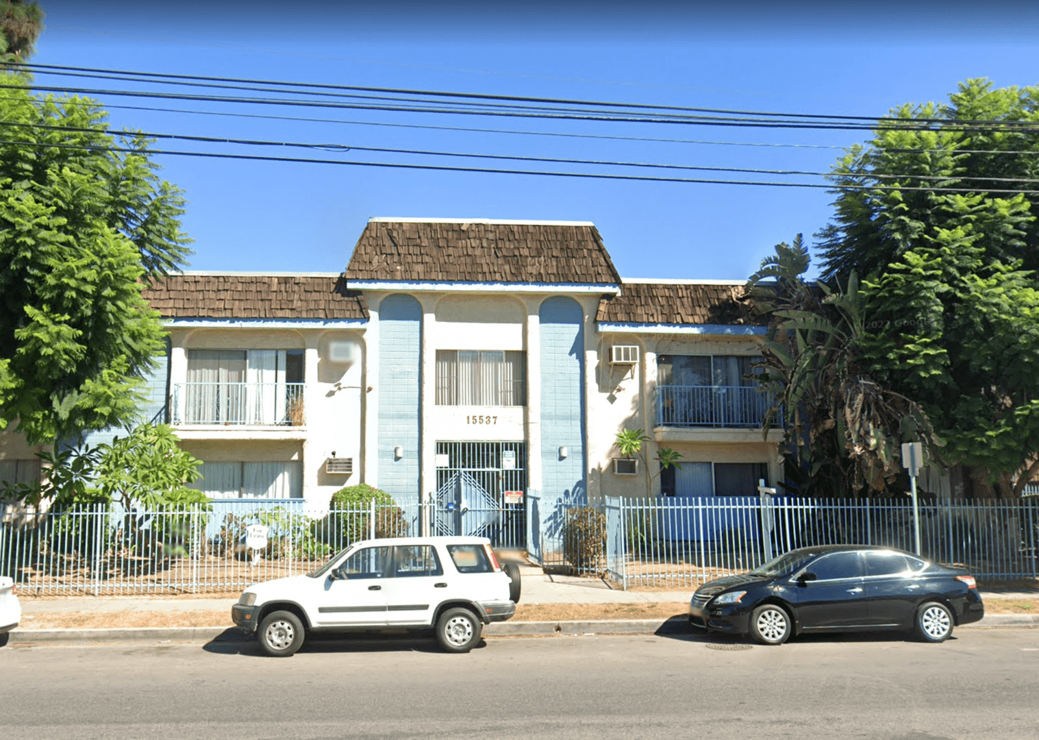 Los Angeles Apartment: 15537 Nordhoff St
