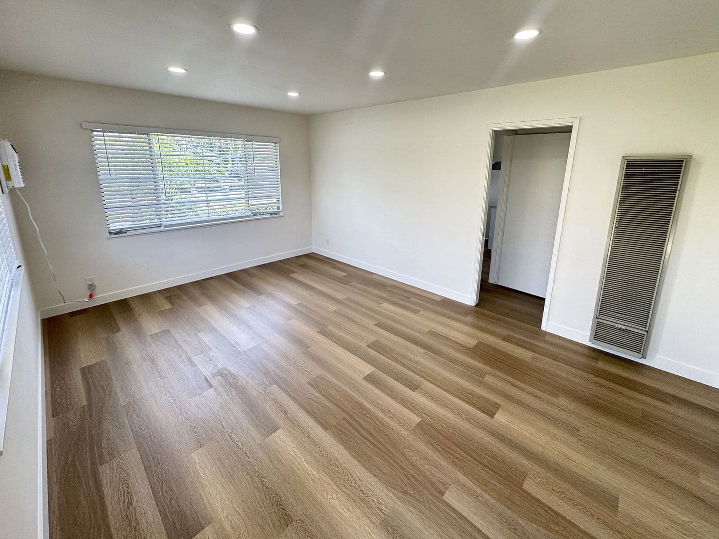 Arcadia Apartment: 441-445 S. Baldwin Ave.