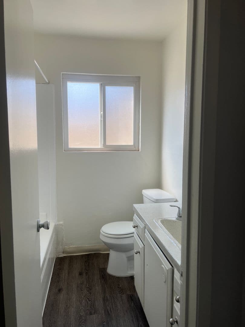 San Fernando Apartment: 650 Glenoaks Boulevard