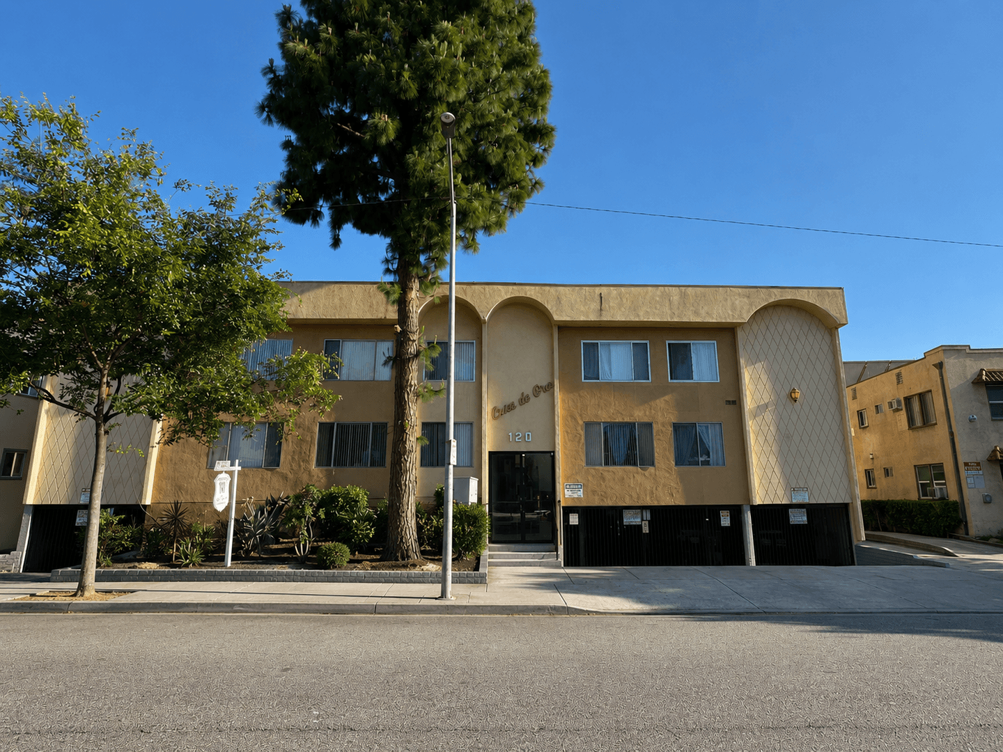Glendale Apartment: 120 E Chestnut St