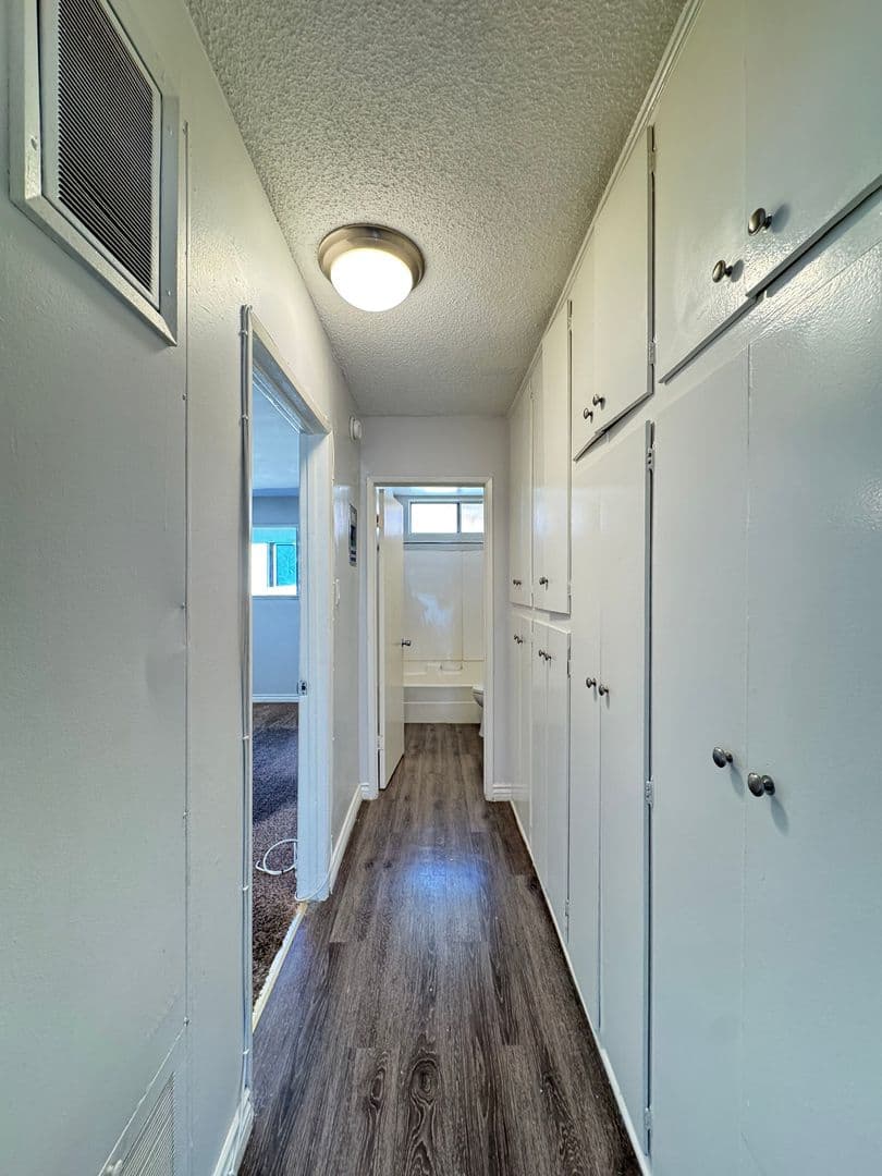 Canoga Park Apartment: 21827 Lanark St