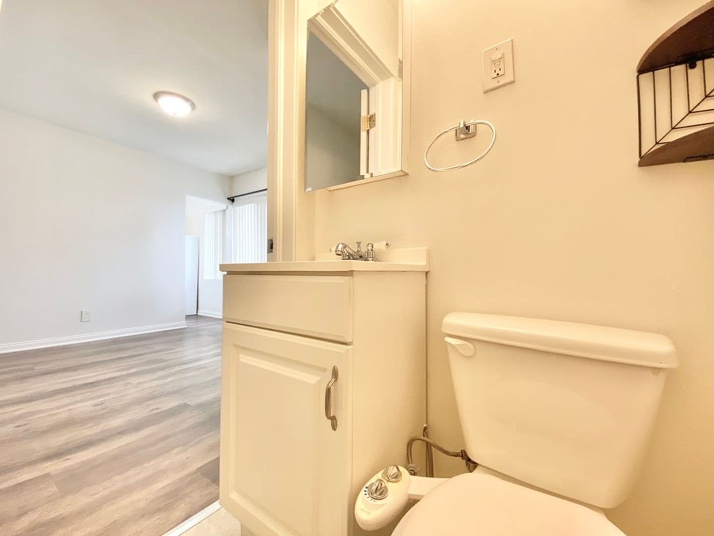 Los Angeles Apartment: 2116-2118 E. Cesar Chavez Avenue