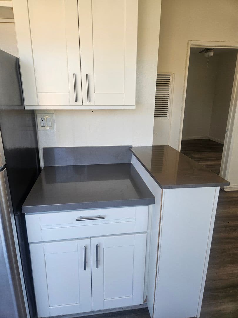 Los Angeles Apartment: 2278 W. Adams Blvd.