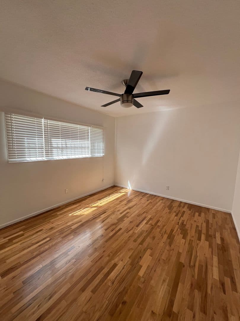 West Hollywood Apartment: 611 N Flores St.