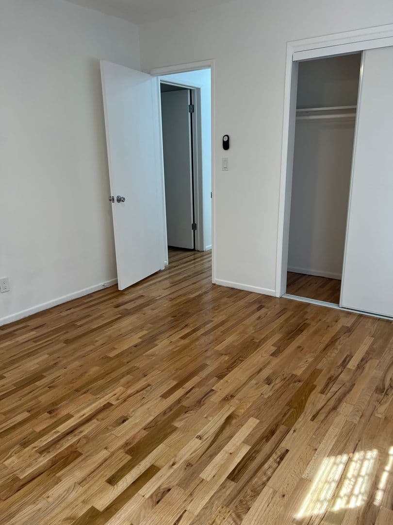 West Hollywood Apartment: 611 N Flores St.
