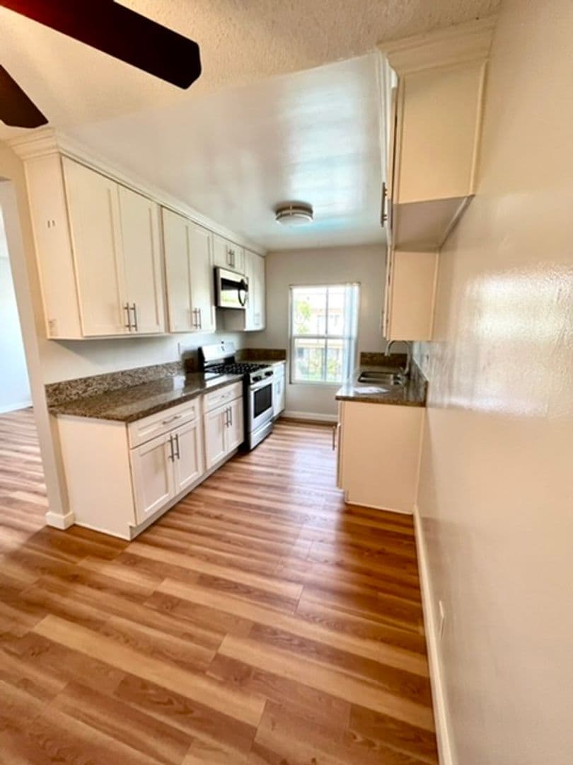 West Covina Apartment: 800-804 N Azusa Ave