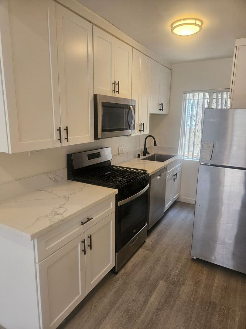 Los Angeles Apartment: 2278 W. Adams Blvd.