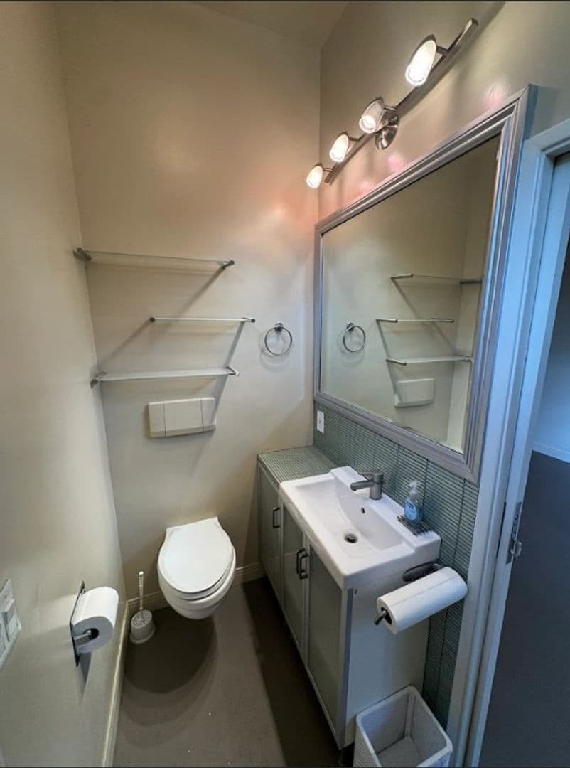 Los Angeles Apartment: 751 N. Harper Ave.