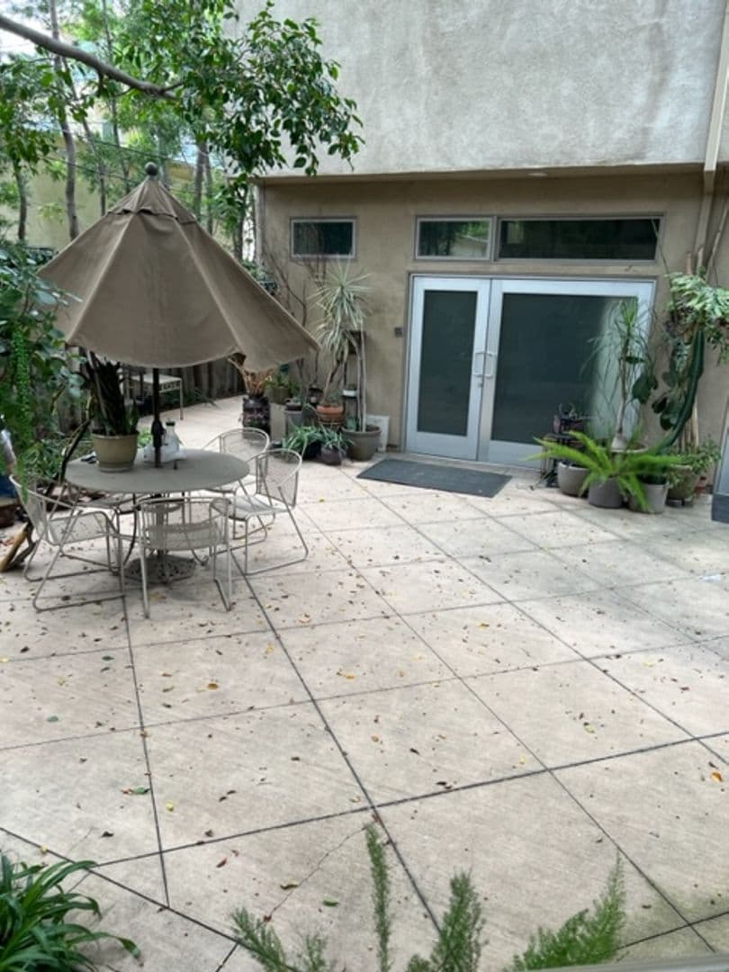 Los Angeles Apartment: 751 N. Harper Ave.
