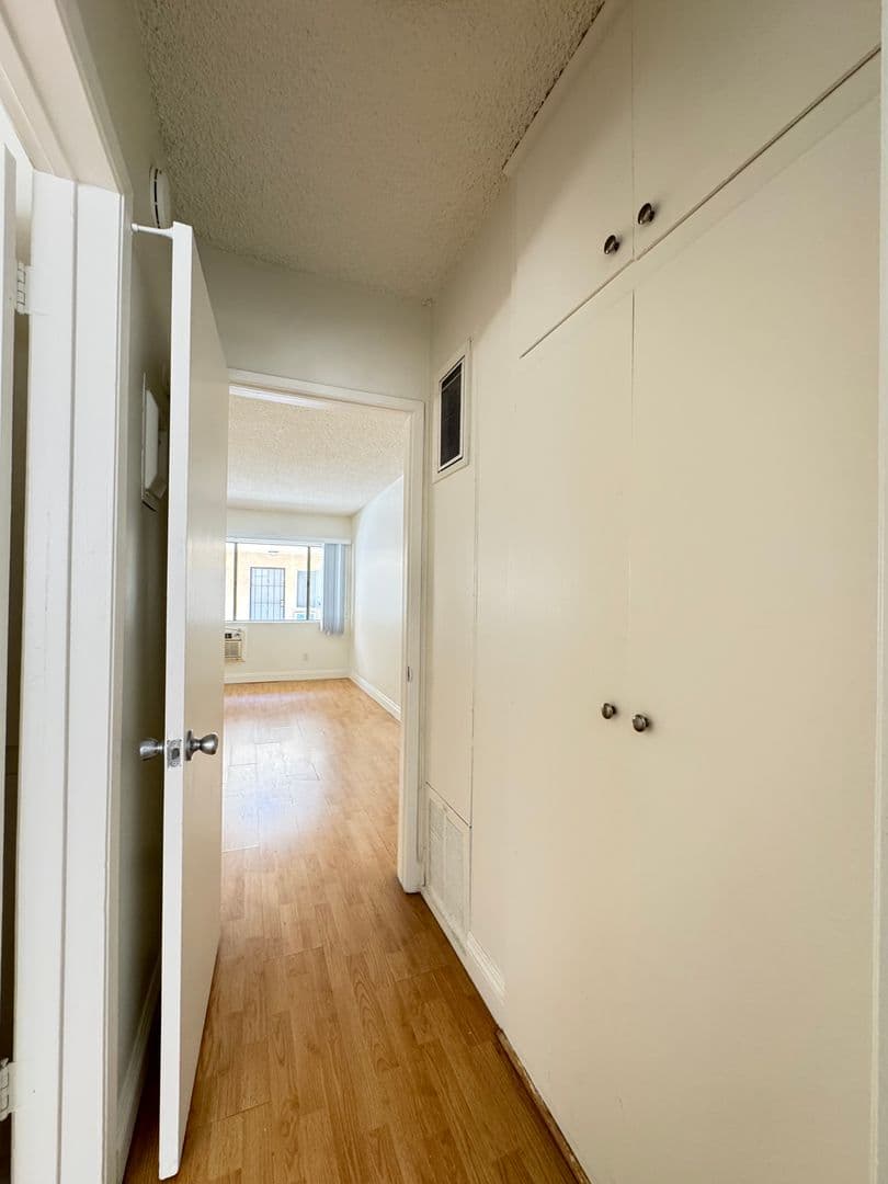 Glendale Apartment: 120 E Chestnut St