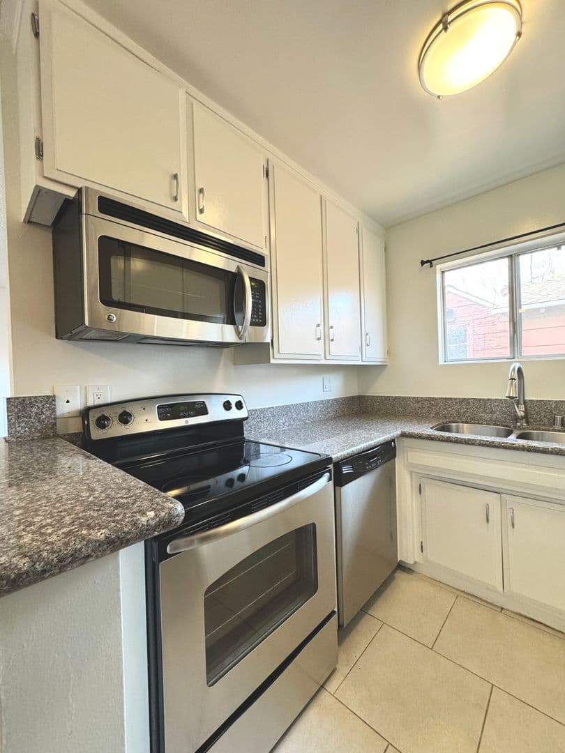 Los Angeles Apartment: 2106 S. Bentley Ave