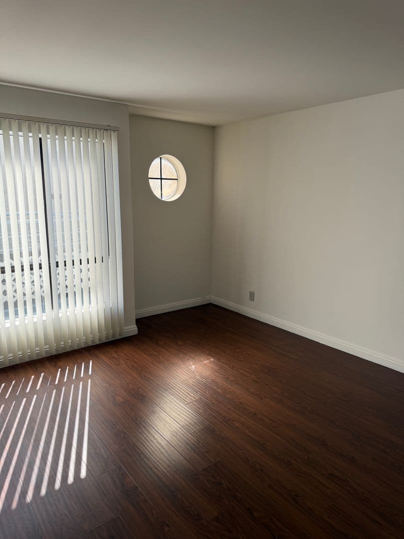 Glendale Apartment: 550 W. Stocker Street
