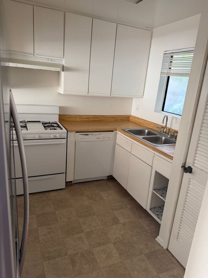 Glendale Apartment: 550 W. Stocker Street