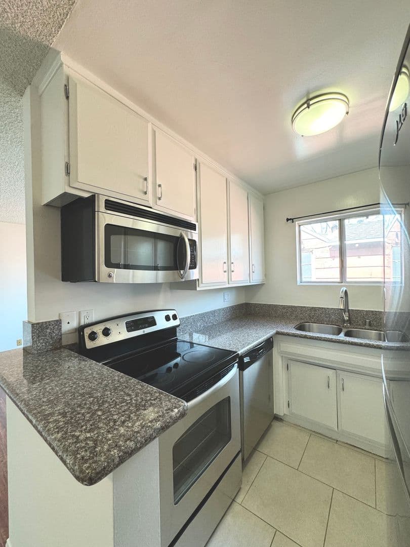 Los Angeles Apartment: 2106 S. Bentley Ave
