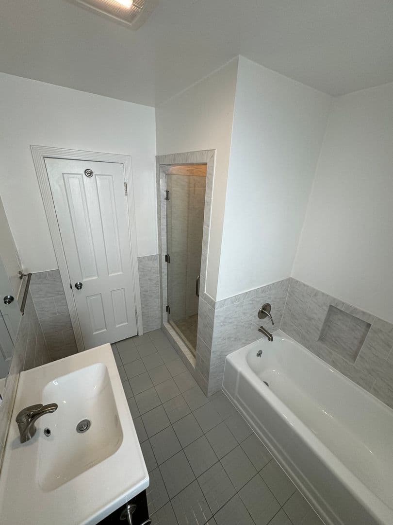Beverly Hills Apartment: 352 S. Reeves Dr.