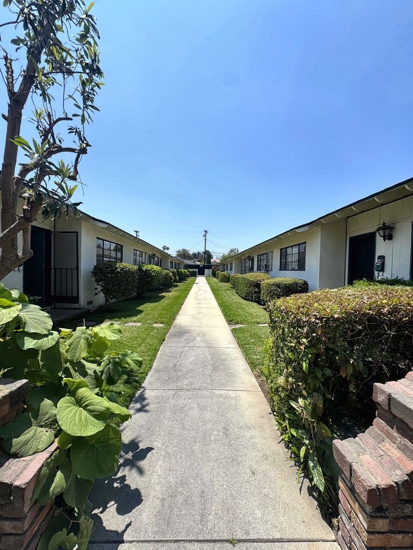 Arcadia Apartment: 441-445 S. Baldwin Ave.
