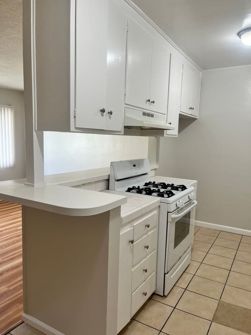 Pasadena Apartment: 425 N. Garfield Ave