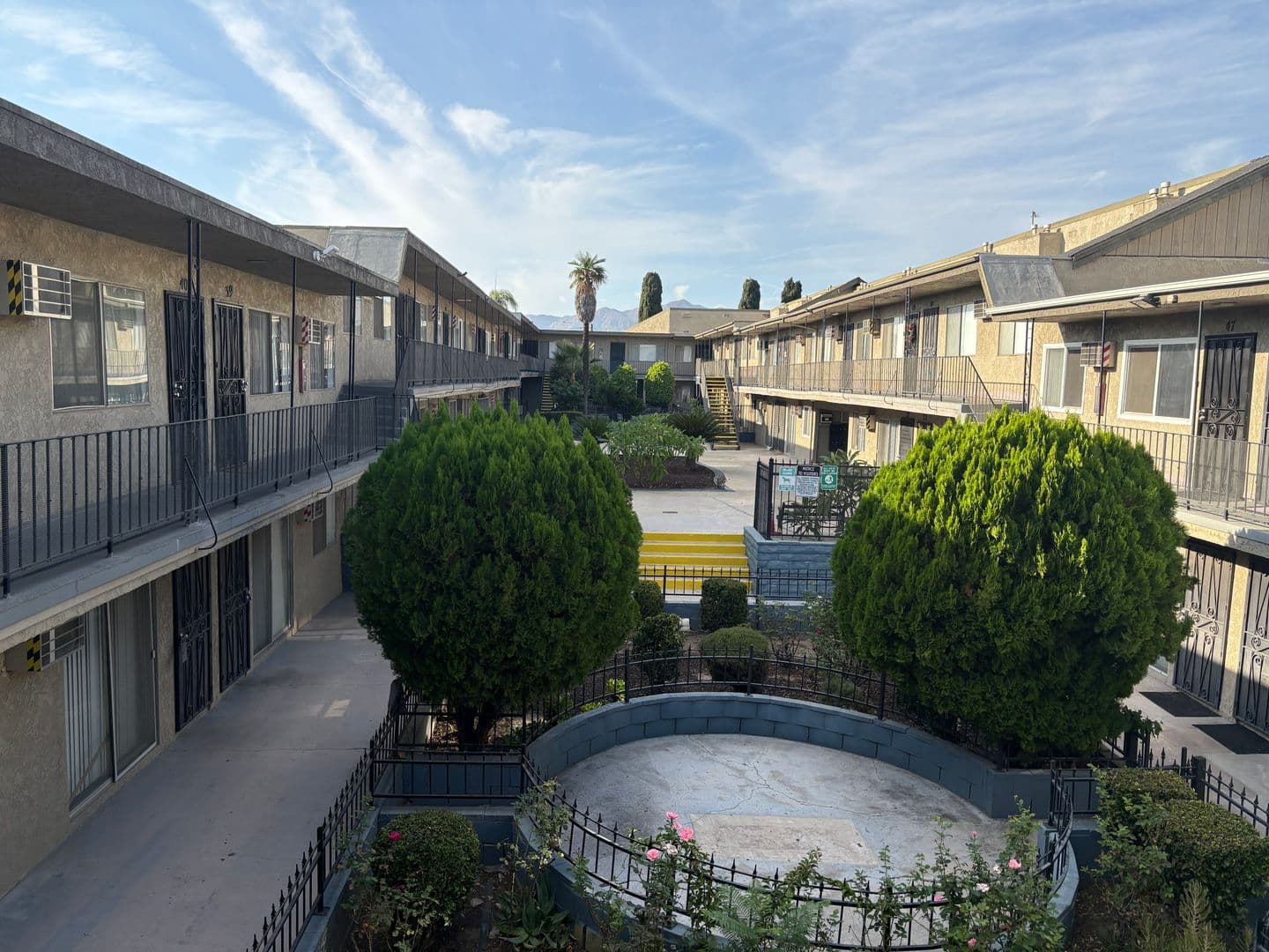 San Fernando Apartment: 650 Glenoaks Boulevard