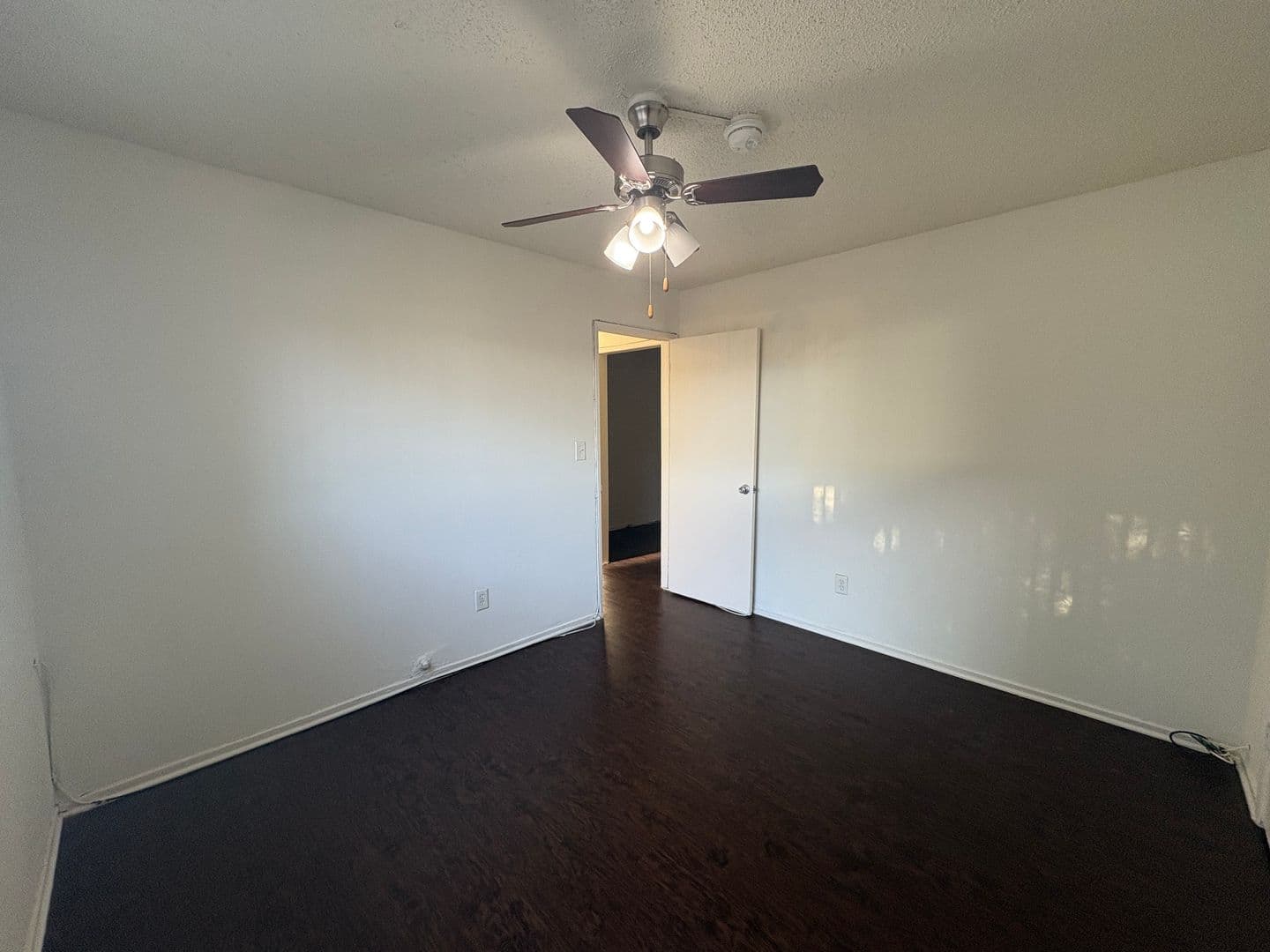 San Fernando Apartment: 650 Glenoaks Boulevard