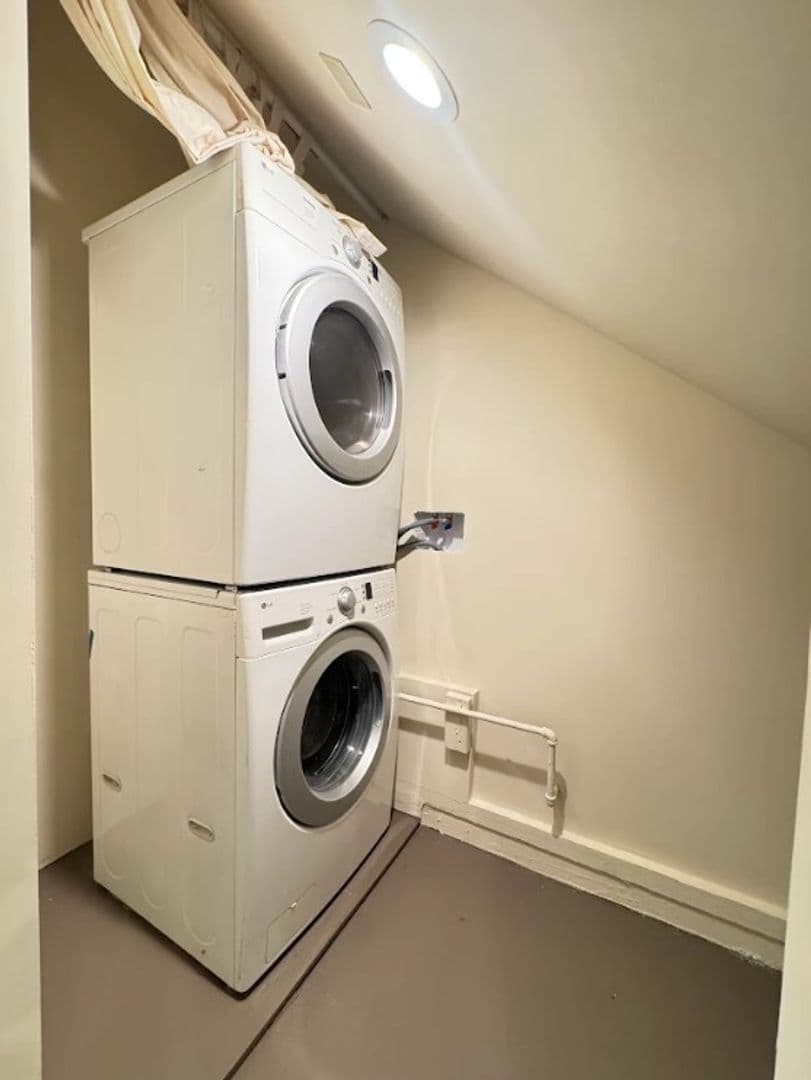 Los Angeles Apartment: 751 N. Harper Ave.