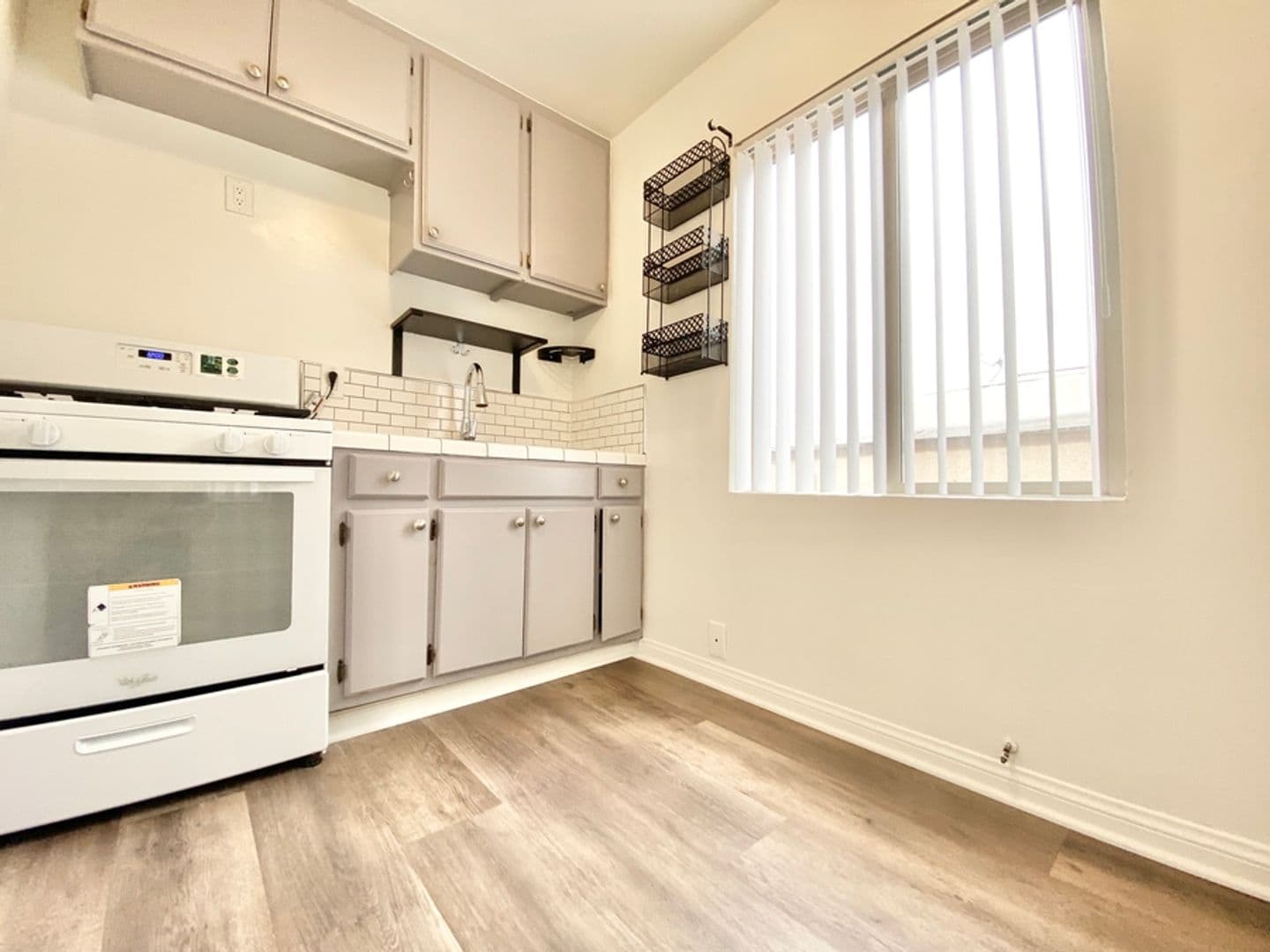 Los Angeles Apartment: 2116-2118 E. Cesar Chavez Avenue