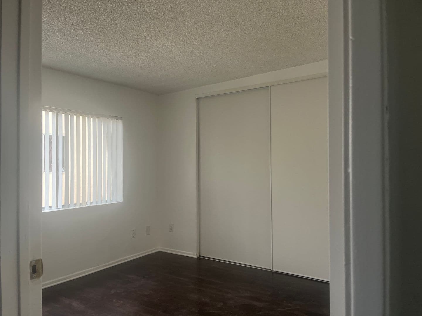 Los Angeles Apartment: 15537 Nordhoff St