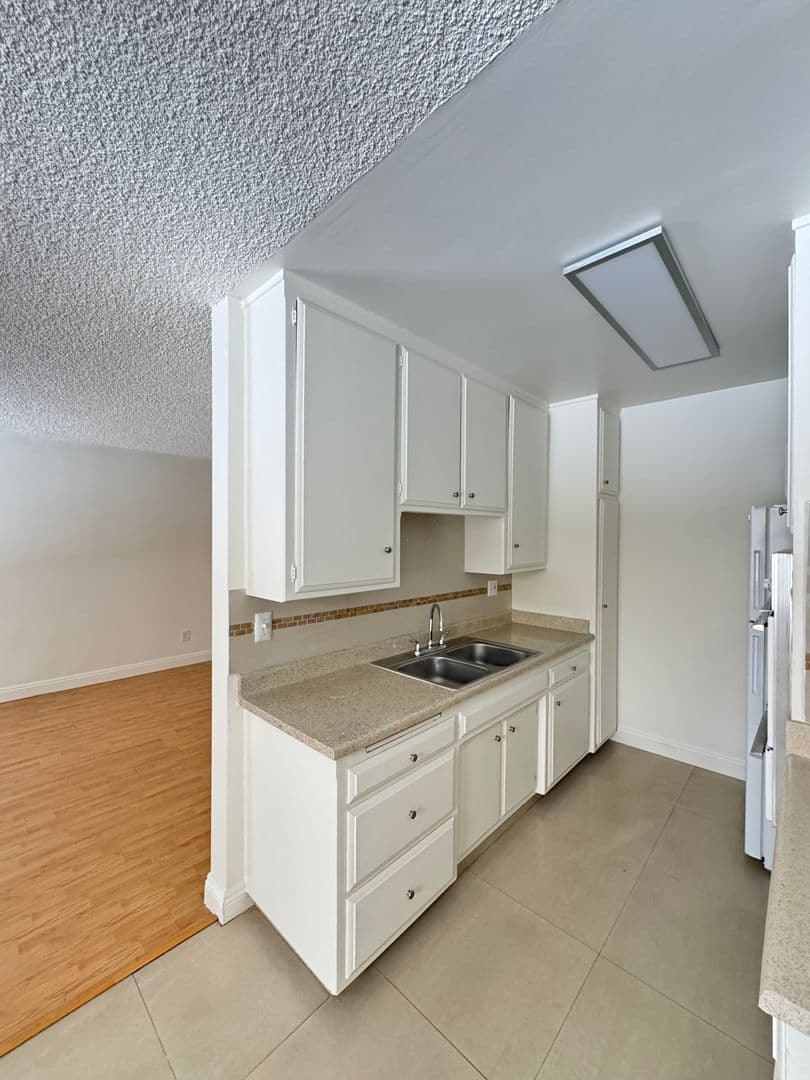 Glendale Apartment: 120 E Chestnut St