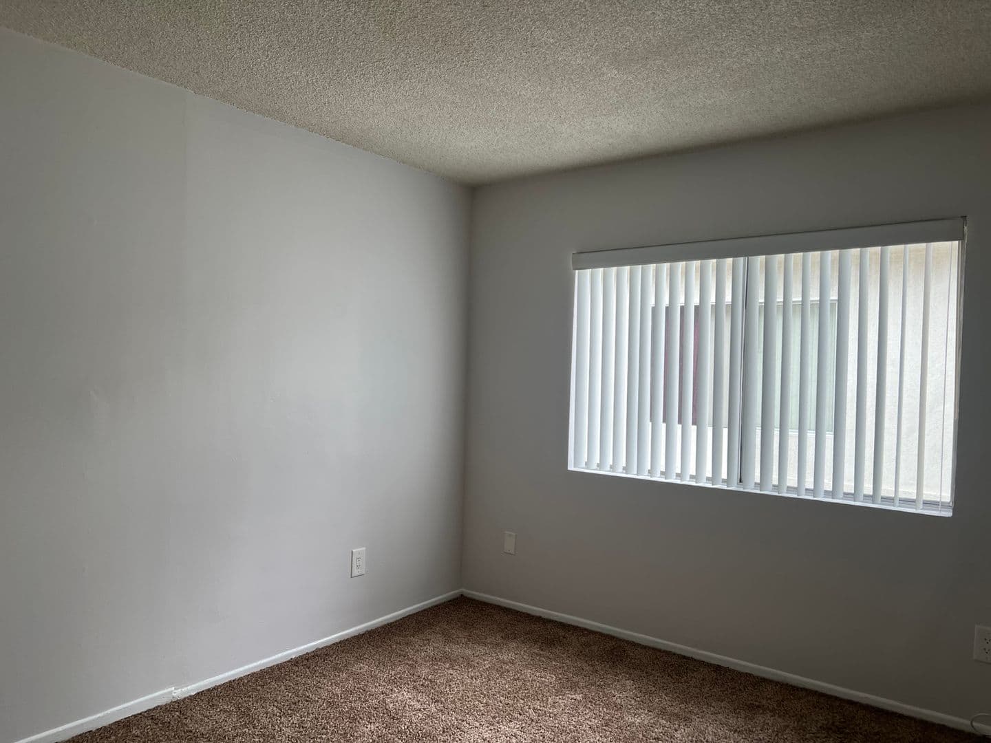 Los Angeles Apartment: 15537 Nordhoff St