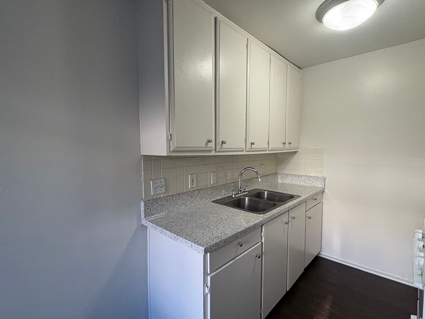 San Fernando Apartment: 650 Glenoaks Boulevard