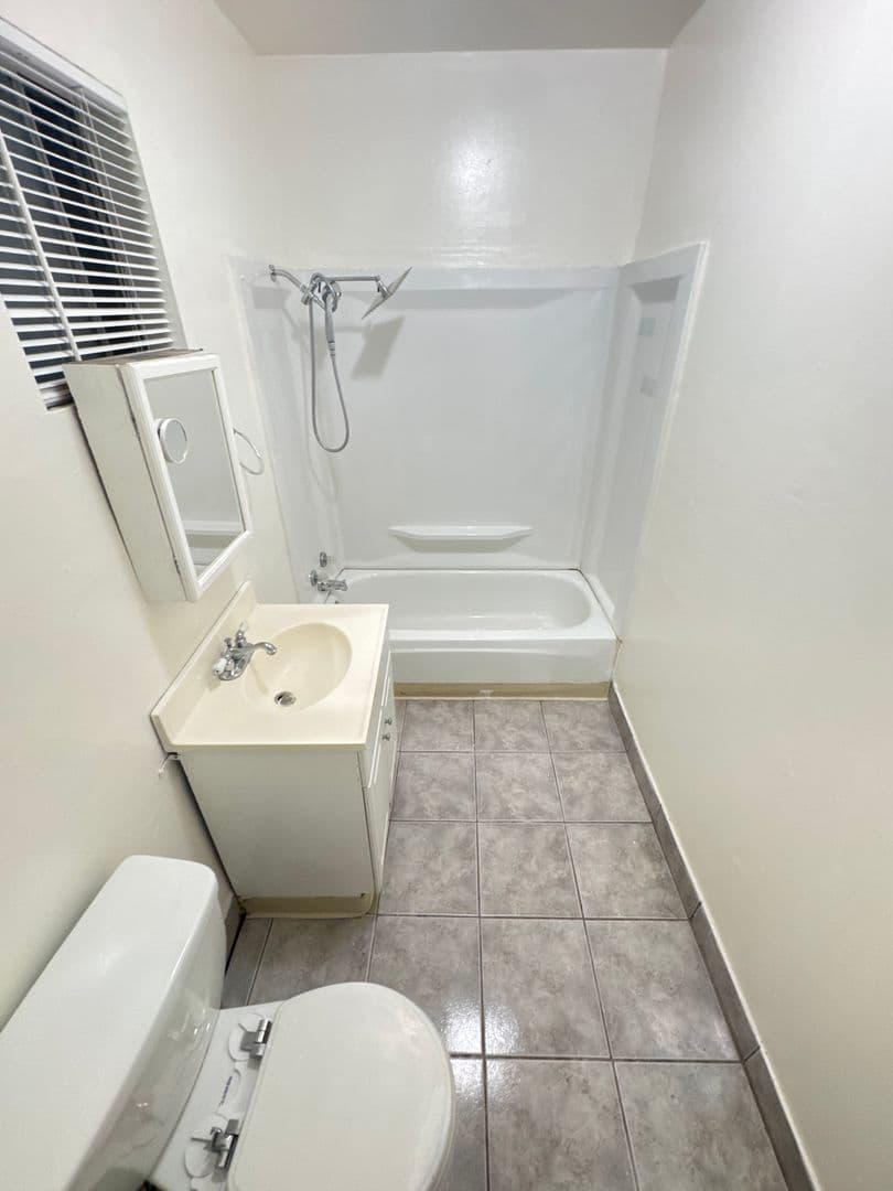 Pasadena Apartment: 52 S Allen Ave