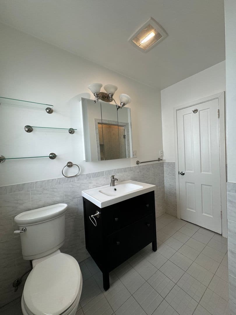 Beverly Hills Apartment: 352 S. Reeves Dr.