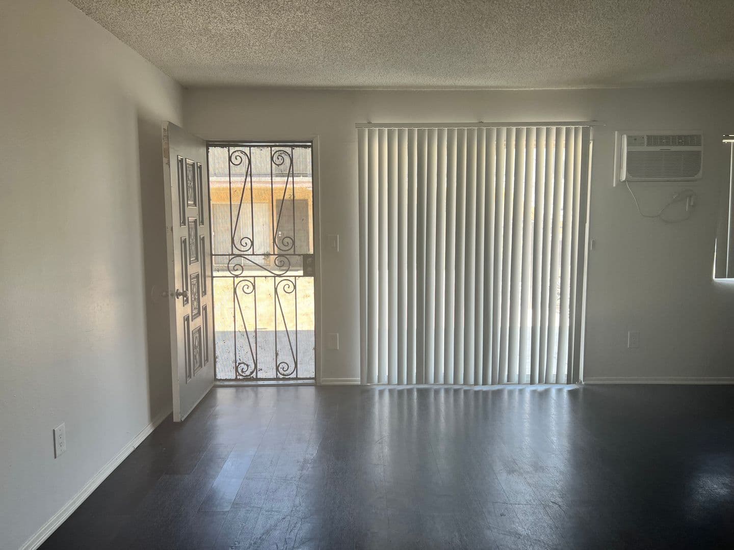 San Fernando Apartment: 650 Glenoaks Boulevard