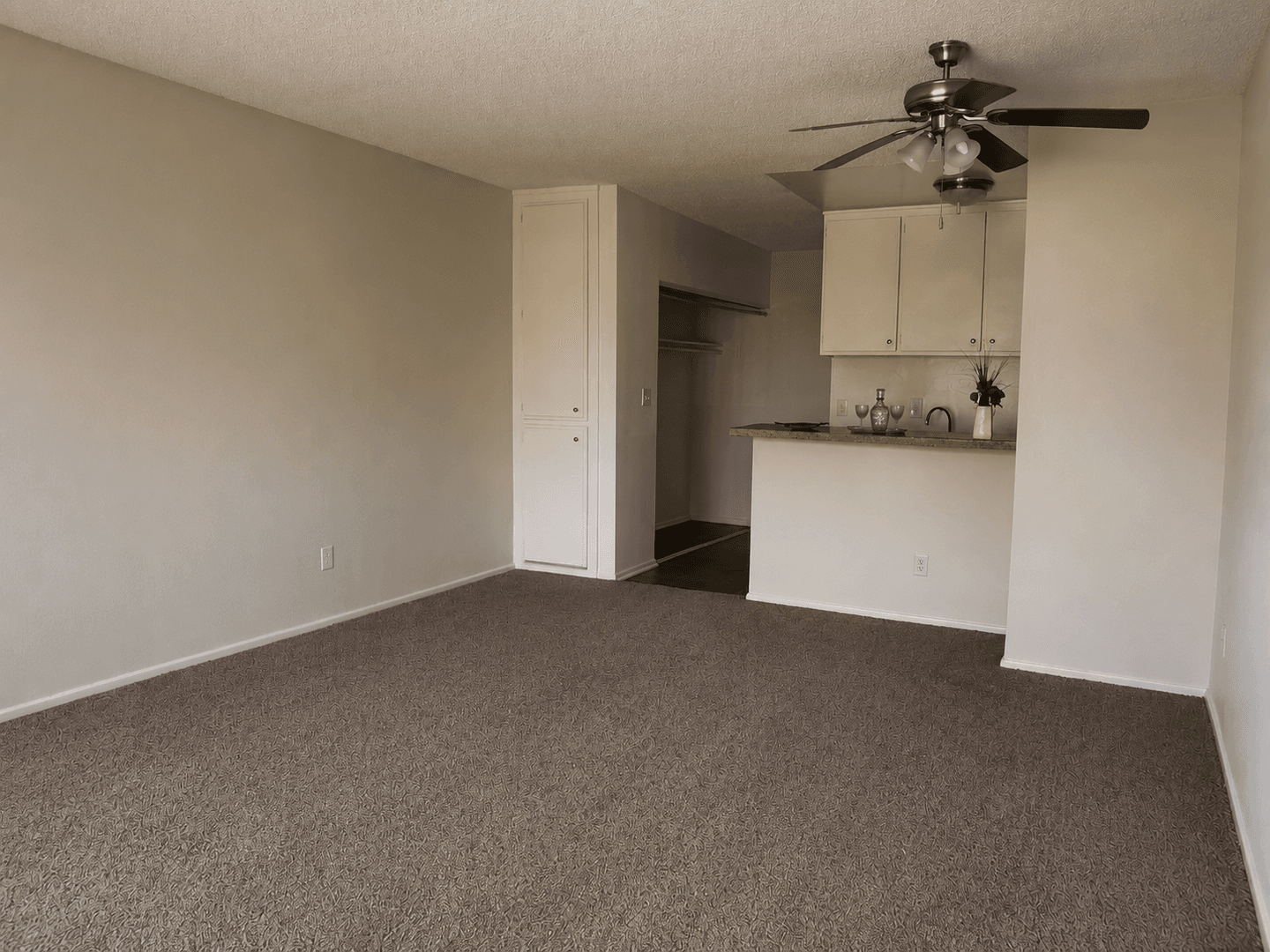 Los Angeles Apartment: 15537 Nordhoff St
